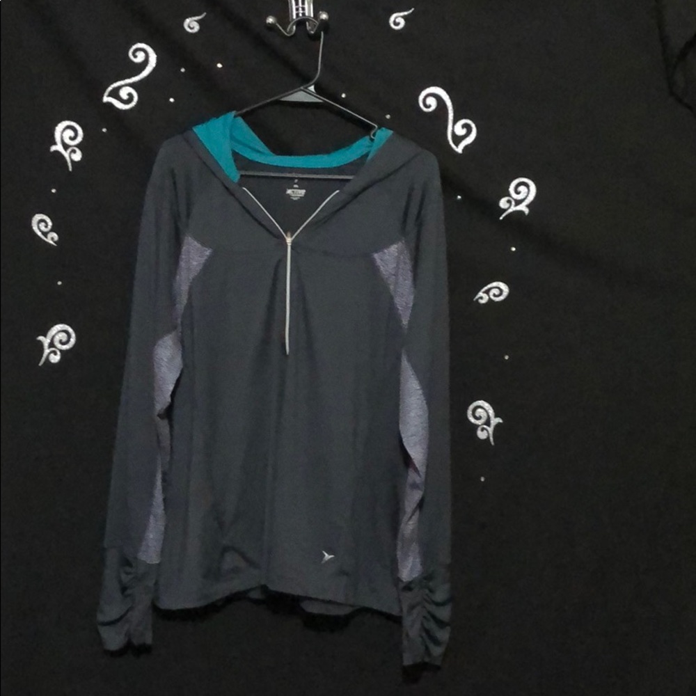 active wear hooded shirt